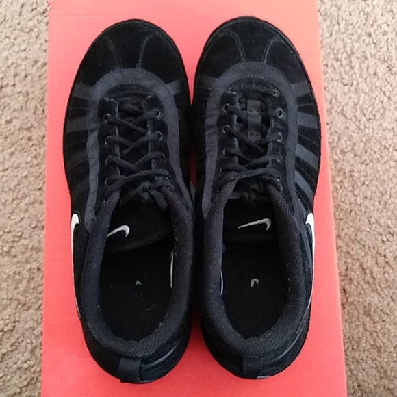 Shoes - Picture 2 of 5